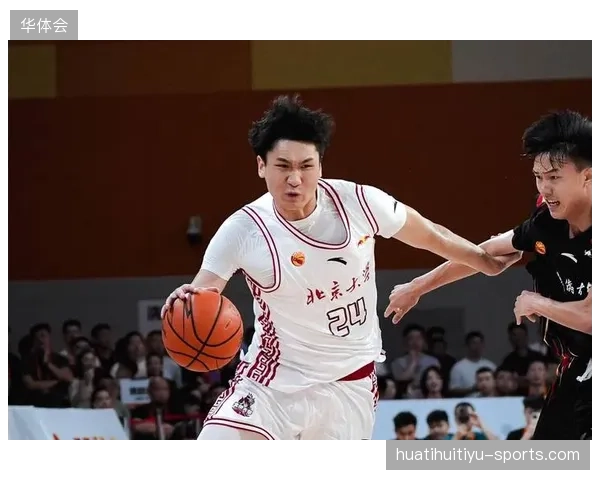 中国男篮17岁2米16新星留美：未来之星的梦想起航